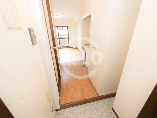 玄関　ドミール堺筋本町　玄関