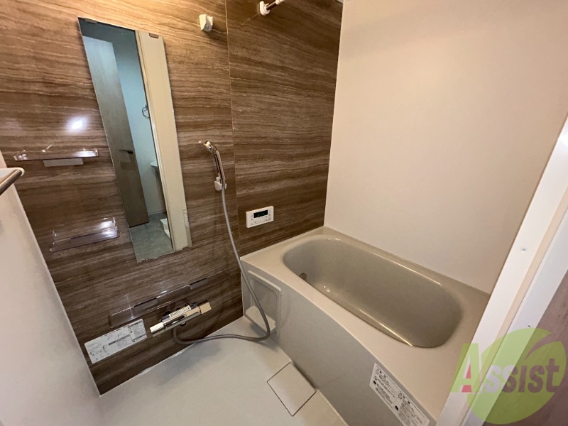 バス・シャワールーム　設備の優れた浴室です。湯船に浸かって一日の疲れを取りましょう