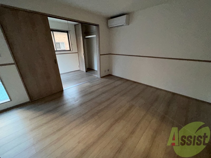 居室・リビング　こちらは８．２帖のＬＤＫです。家具が置きやすい間取りですね。