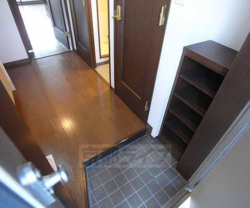 玄関　靴箱付き。玄関もすっきり！