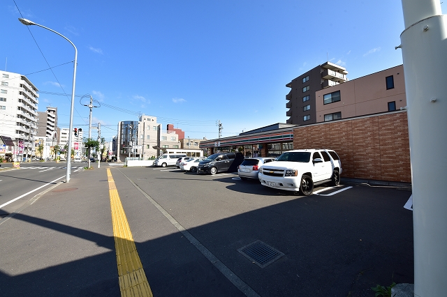 コンビニ　セブン－イレブン札幌菊水３条店（コンビニ）まで450m
