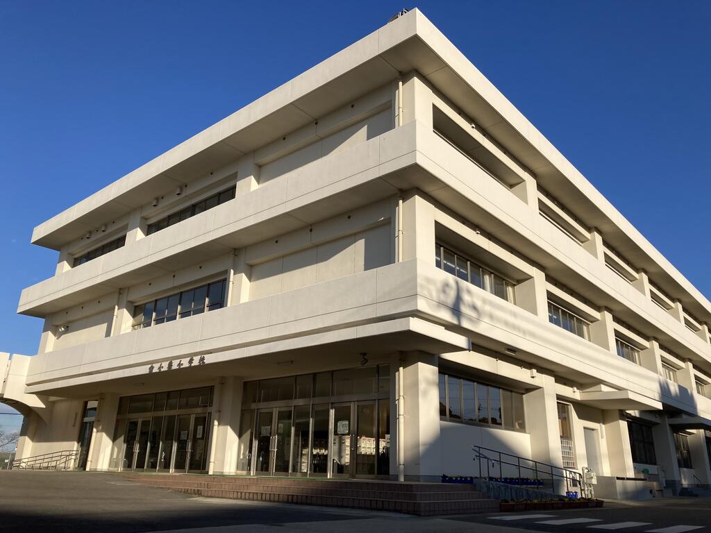 小学校　諫早市立小栗小学校（小学校）まで454m