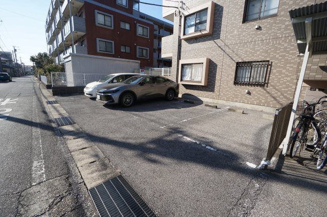 駐車場　お電話でのご予約がスムーズです！