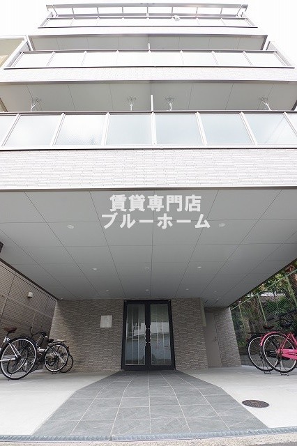 建物外観　鉄骨造4階建ての物件！