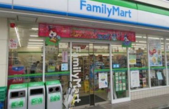コンビニ　ファミリーマート伝通院前店（コンビニ）まで530m