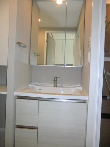 洗面設備　おしゃれな大型洗面台