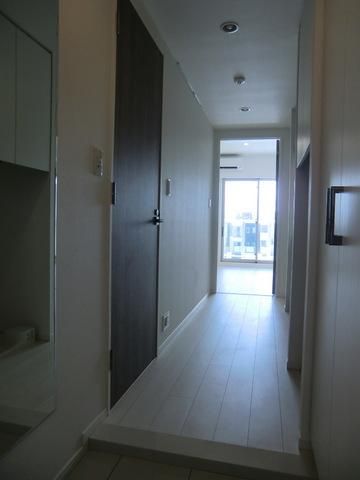 玄関　みだしなみチェック　姿見鏡付