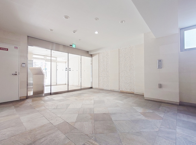 ロビー　自動ドア・ロビー