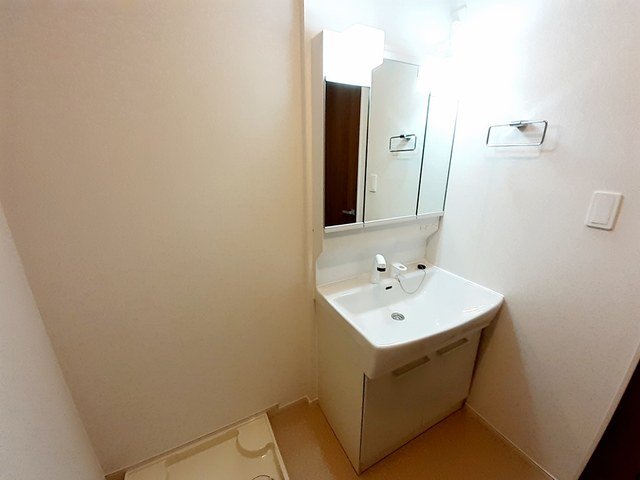 洗面設備　スペースが確保できる洗面所です