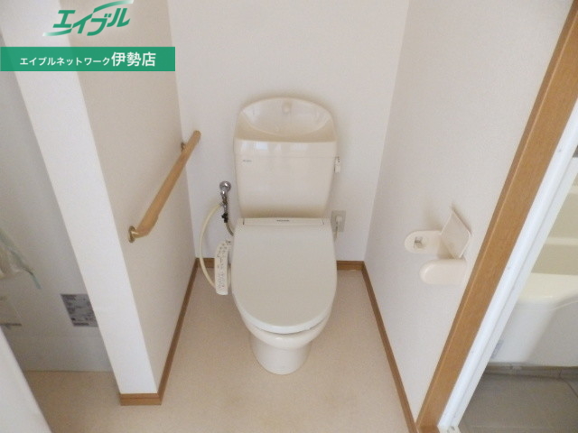 トイレ　同物件別部屋の写真です。