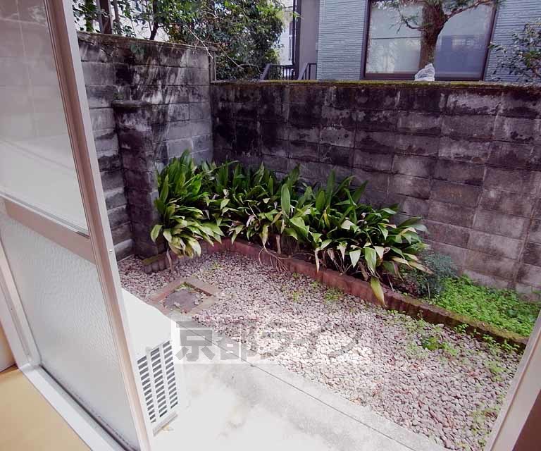 バルコニー　緑豊かなお庭です。