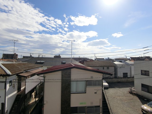 眺望　開放感のある３階からの眺望。（※参考写真）