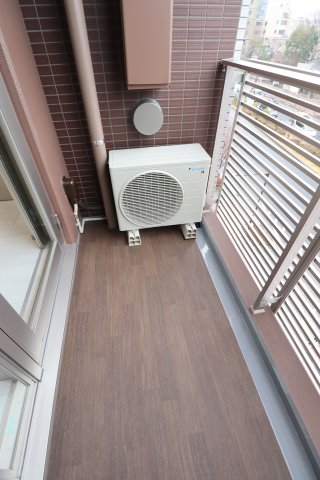 バルコニー　暖かな日差しのふりそそぐバルコニー