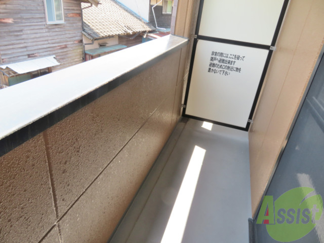 バルコニー　こちらのバルコニーで、洗濯物干しもバッチリです。