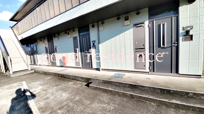 エントランス　【WIC付きでたっぷり収納♪】