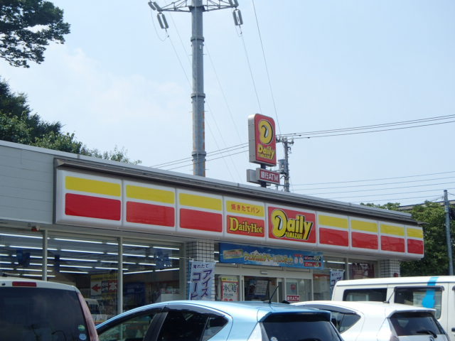 コンビニ　デイリーヤマザキ三鷹井口４丁目店（コンビニ）まで300m