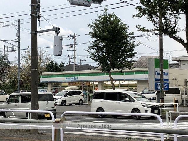 コンビニ　ファミリーマート（コンビニ）まで409m