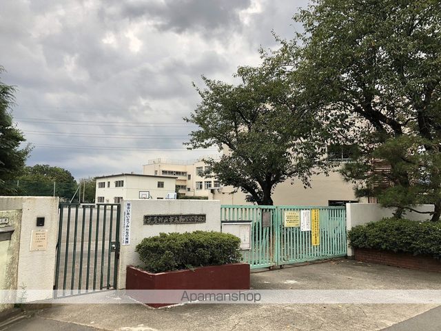 小学校　武蔵村山市立第八小学校（小学校）まで383m