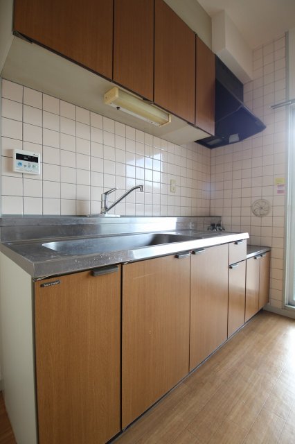 キッチン　同物件別号室の写真