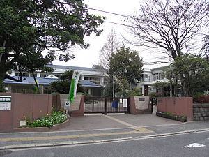 小学校　広島市立本川小学校（小学校）まで300m