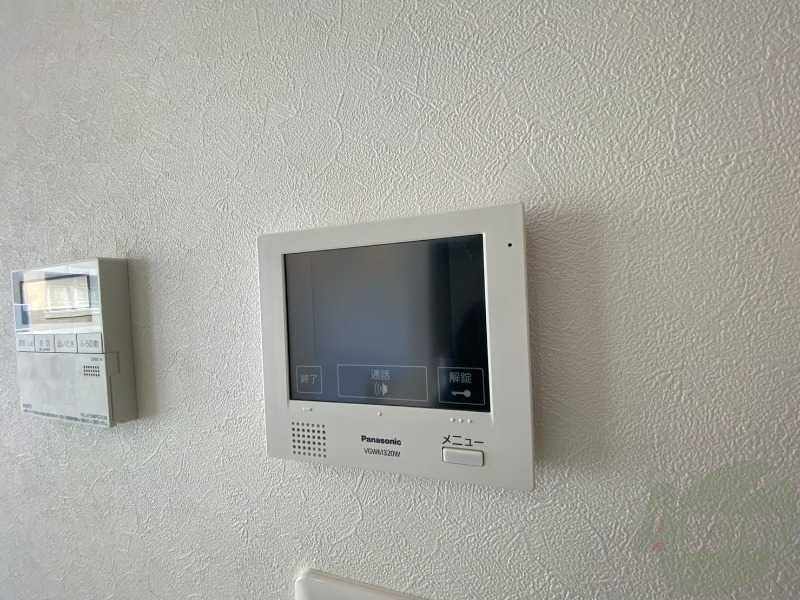 セキュリティ　ＴＶモニター付インターホンです。来客者の顔が見えるので安心！