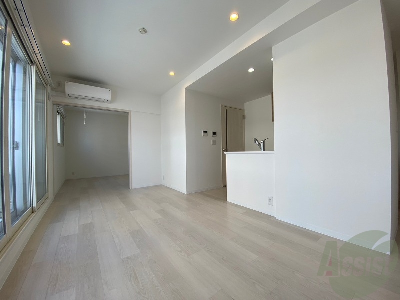 居室・リビング　広くてきれいなリビングです！快適に過ごせそうですね。