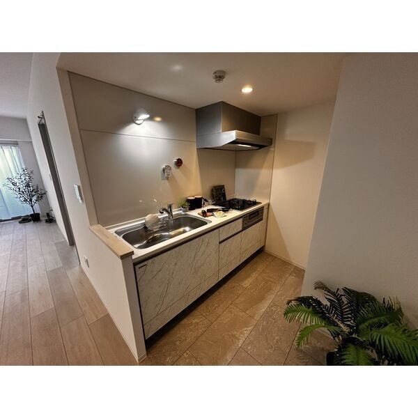 キッチン　同シリーズの2LDKタイプの内装写真となります。