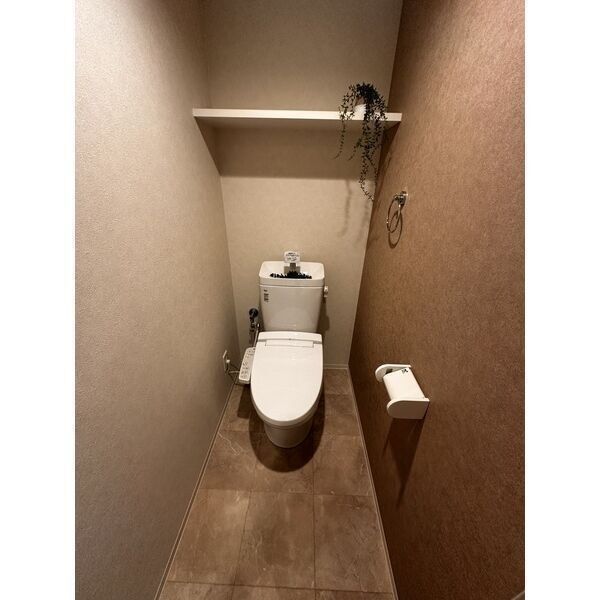 トイレ　同シリーズの2LDKタイプの内装写真となります。