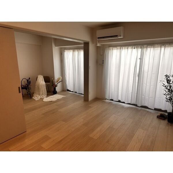 バルコニー　同シリーズの2LDKタイプの内装写真となります。