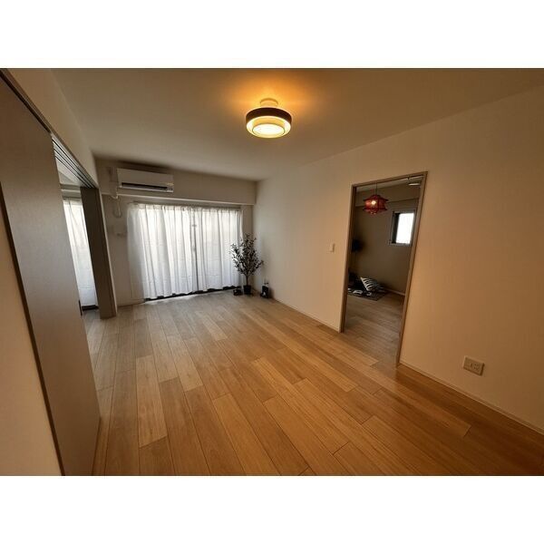 セキュリティ　同シリーズの2LDKタイプの内装写真となります。