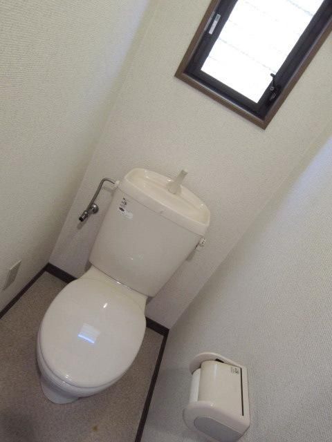 トイレ　★小窓付きトイレです★