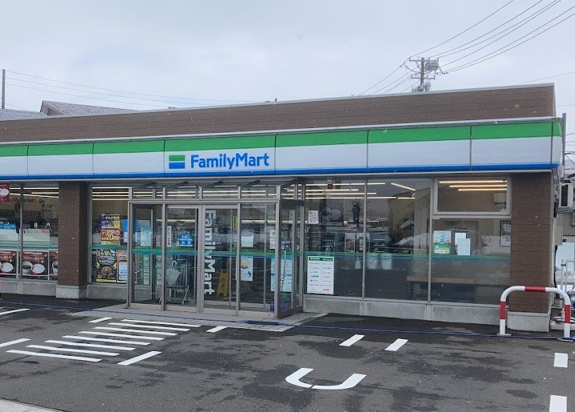 コンビニ　ファミリーマート長岡宮栄店（コンビニ）まで407m