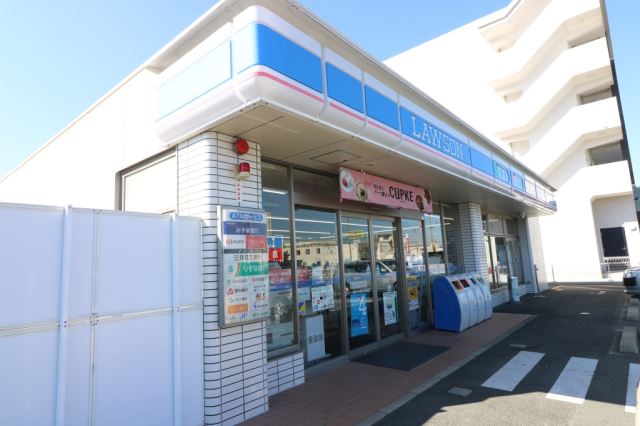 コンビニ　ローソン（コンビニ）まで910m