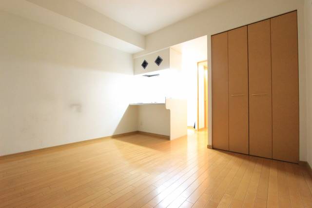 居室・リビング　シンプルな内装で落ち着きます。