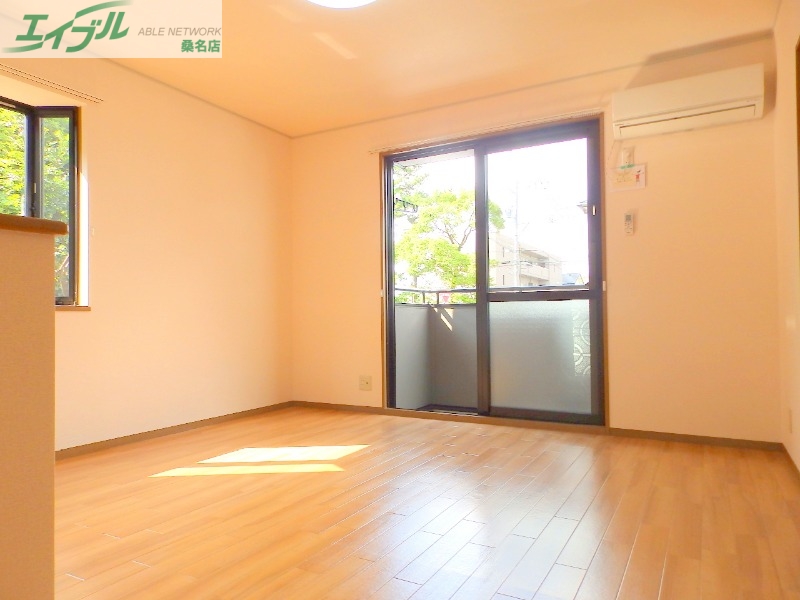 居室・リビング　同物件別室の画像です