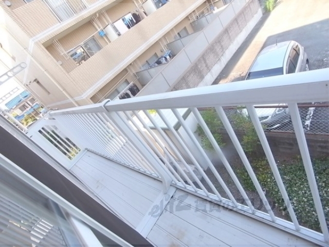 バルコニー　細長いベランダです