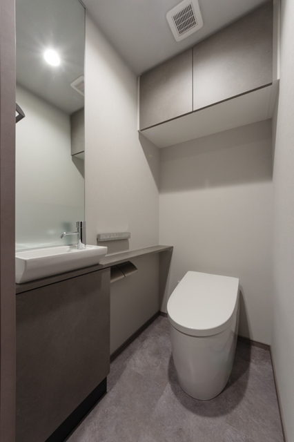 トイレ　※写真は同タイプ住戸です。