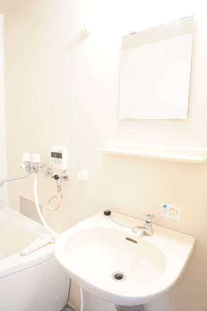 洗面設備　浴室には洗面ボウルがあります