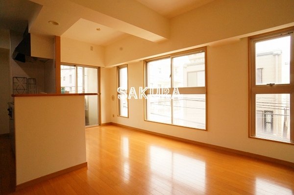 居室・リビング　使いやすい形の為、レイアウトを楽しめます♪