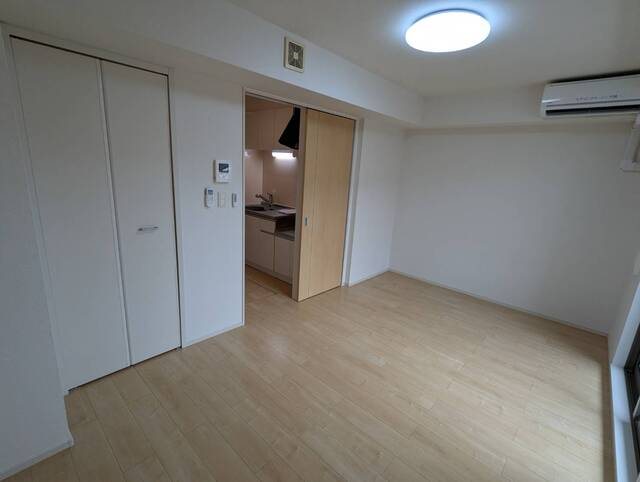 居室・リビング　キッチン裏はデスク仕様になります