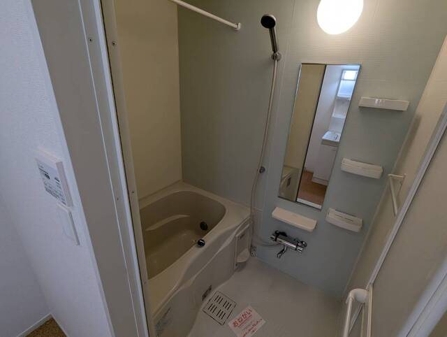 バス・シャワールーム　ゆっくり座れるサイズの浴槽