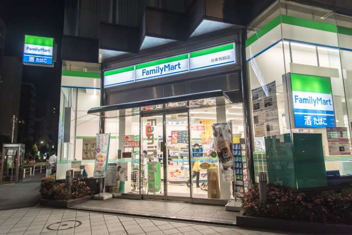 その他　【コンビニエンスストア】ファミリーマート　台東三筋一丁目店（その他）まで558m