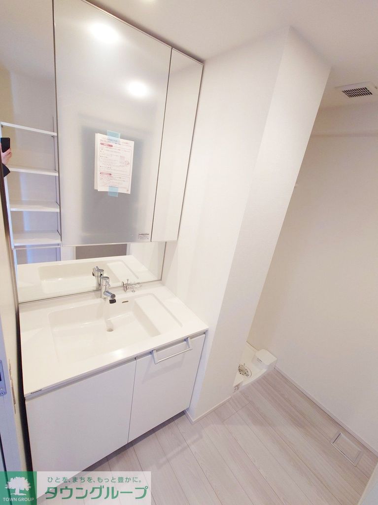 洗面設備　※同間取りのお部屋です。階数によって色合いが異なります。