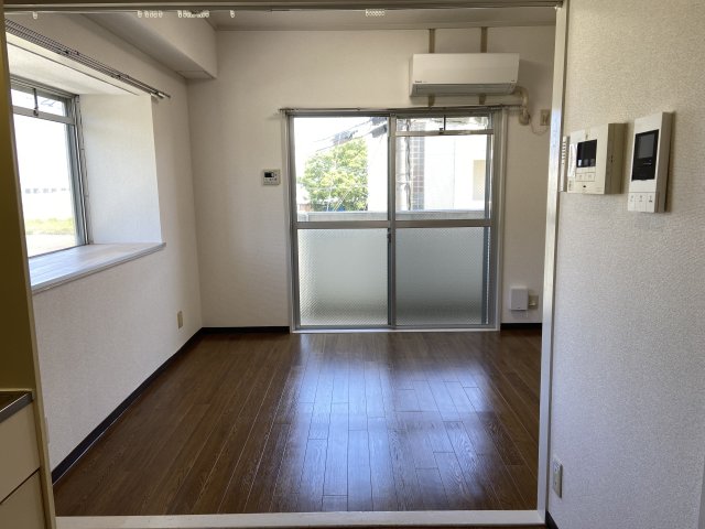 メゾン市川壱番館の居間写真
