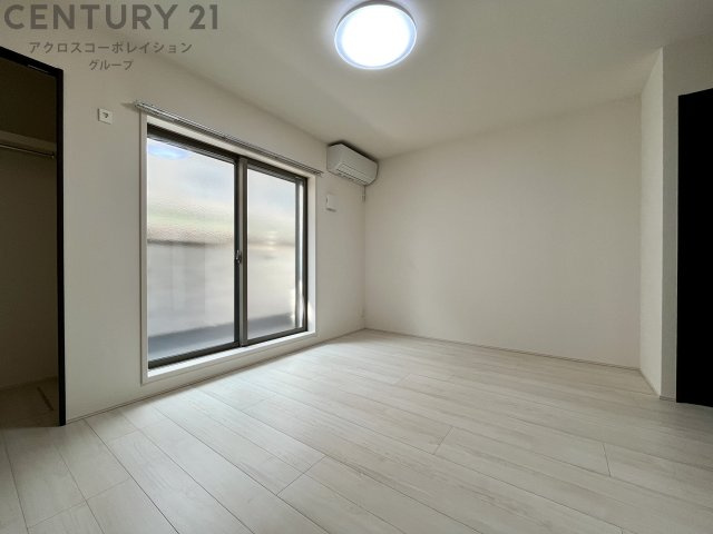 居室・リビング　エアコン付き8.1帖の洋室です♪