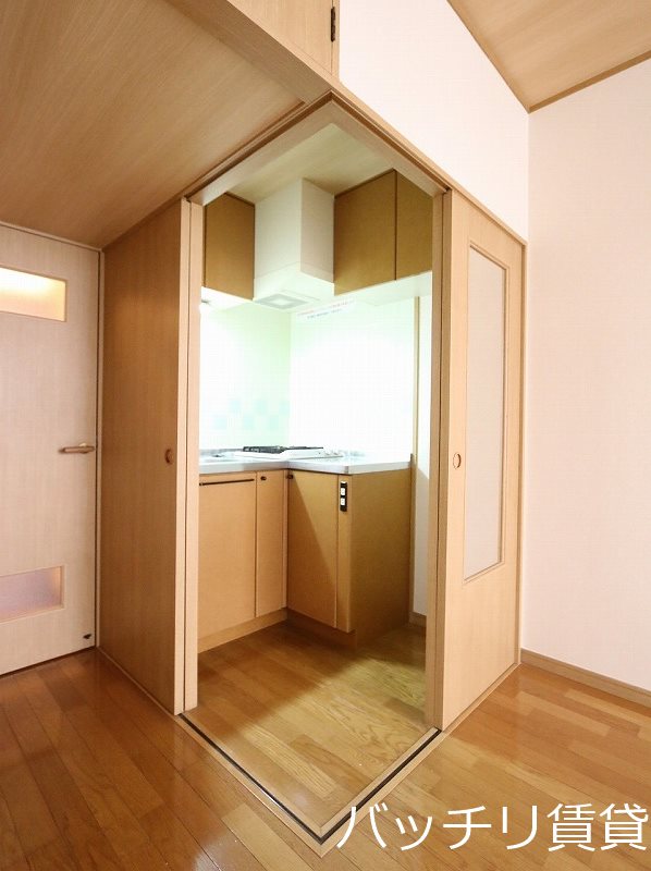 キッチン　画像は別号室タイプの為、現状を優先致します。