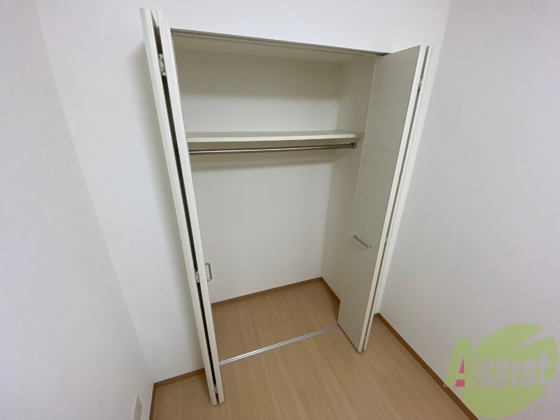 収納　クローゼットは奥行きもあり、荷物が多い方でも安心です。