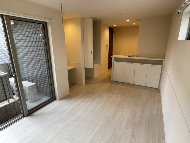 居室・リビング　★角部屋２面採光★