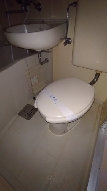 トイレ　同物件別号室の写真です。