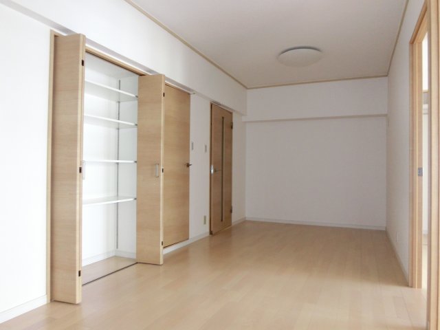 居室・リビング　シンエーハイツ千種